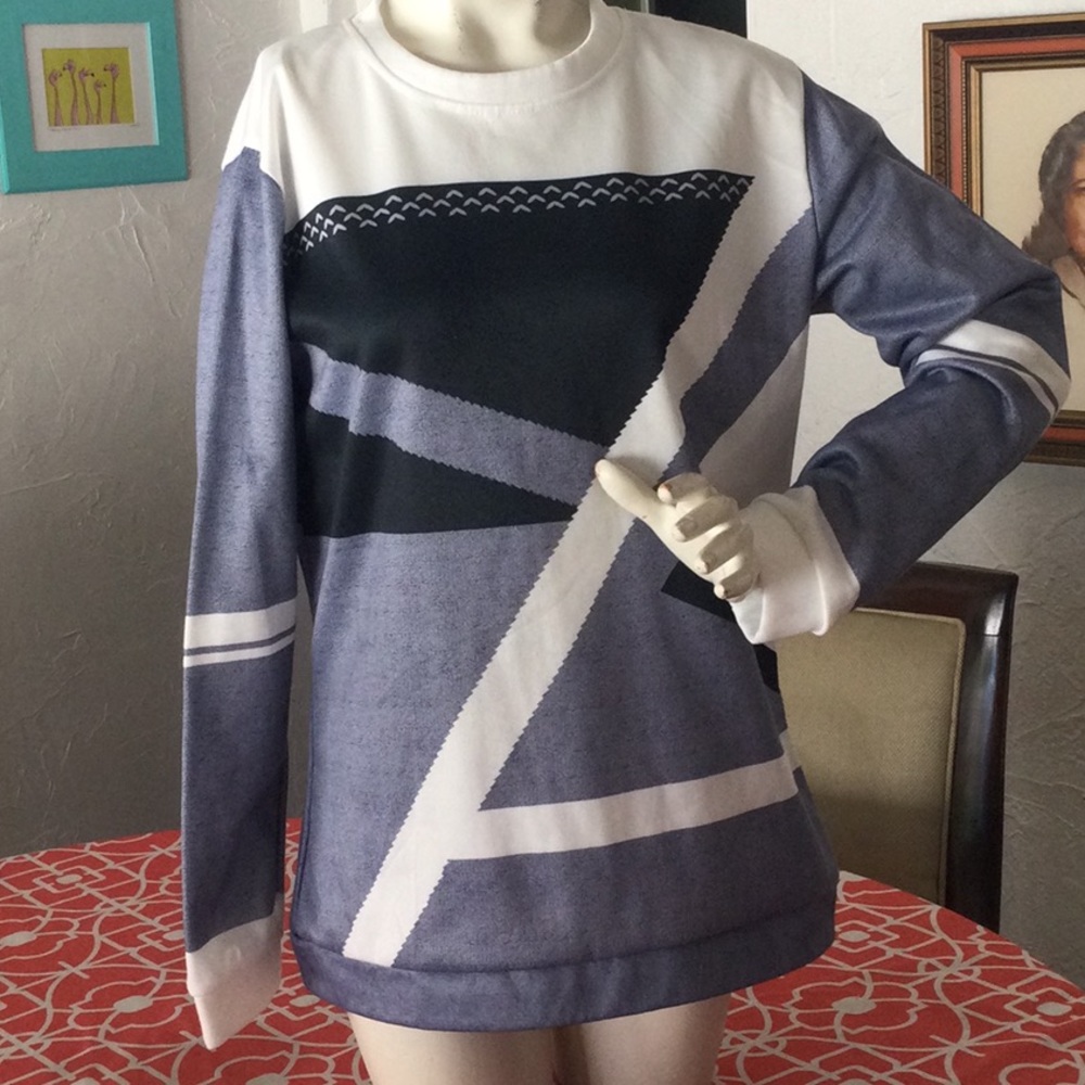Graphic lightweight sweatshirt.  Size L